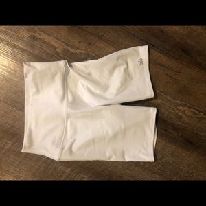 Alo yoga white biker shorts